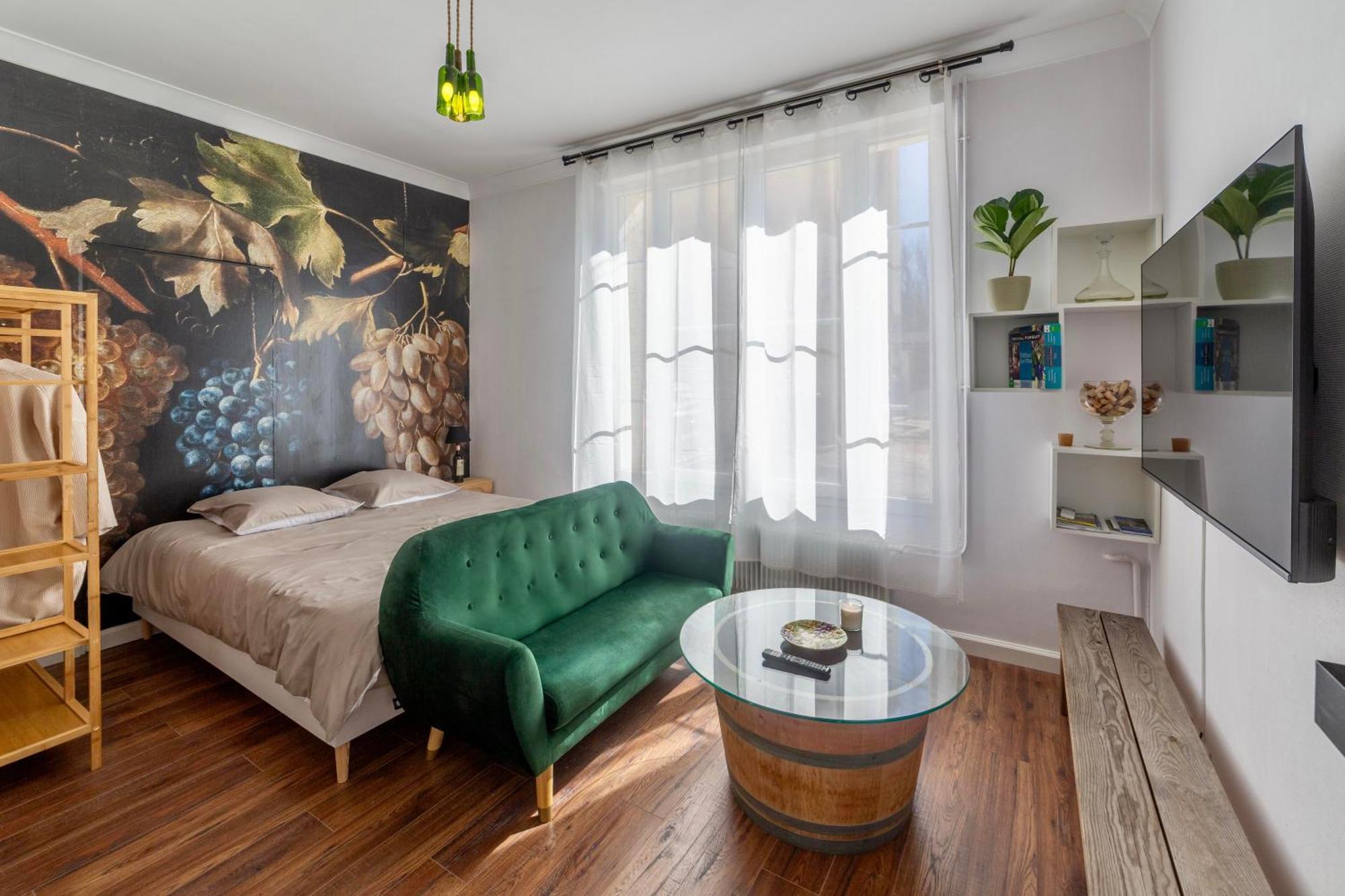 Suite Grand Cru - Spa & Terrasse Arveyres Exterior photo